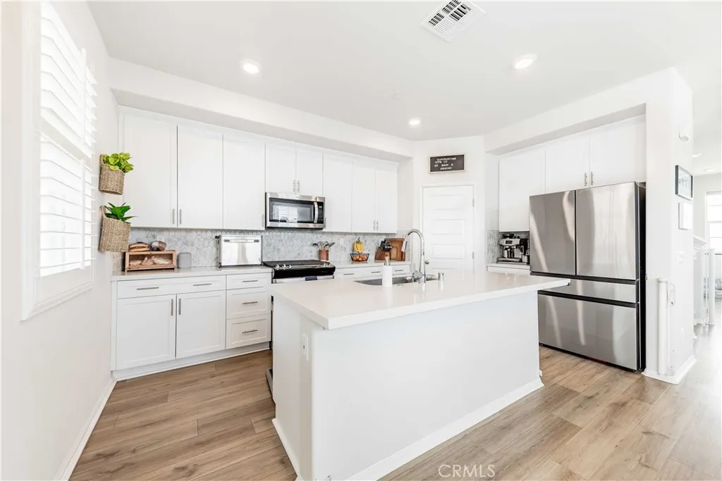 40709 Melrose Drive, Temecula, California 92591 home-pic-16