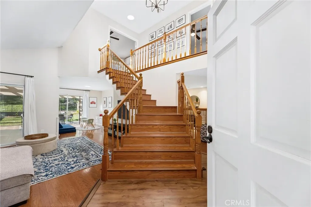 28205 Stonington Lane, Saugus, California 91350 home-pic-3