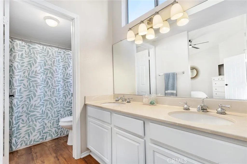 28205 Stonington Lane, Saugus, California 91350 home-pic-23