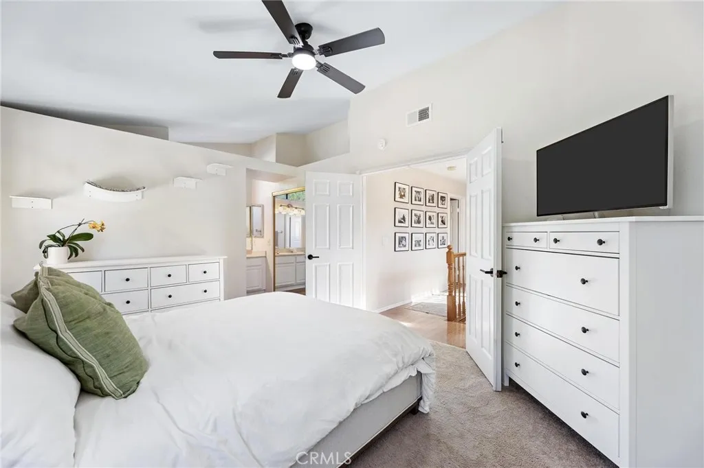 28205 Stonington Lane, Saugus, California 91350 home-pic-21