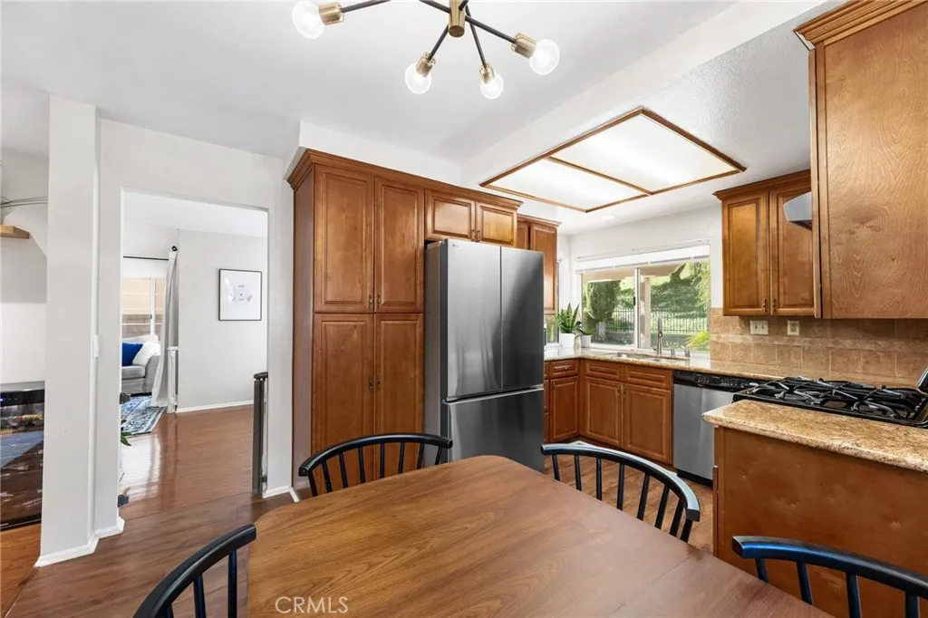 28205 Stonington Lane, Saugus, California 91350 home-pic-12