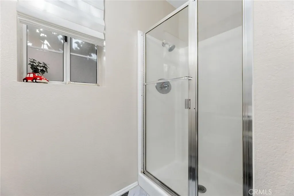 28205 Stonington Lane, Saugus, California 91350 home-pic-40
