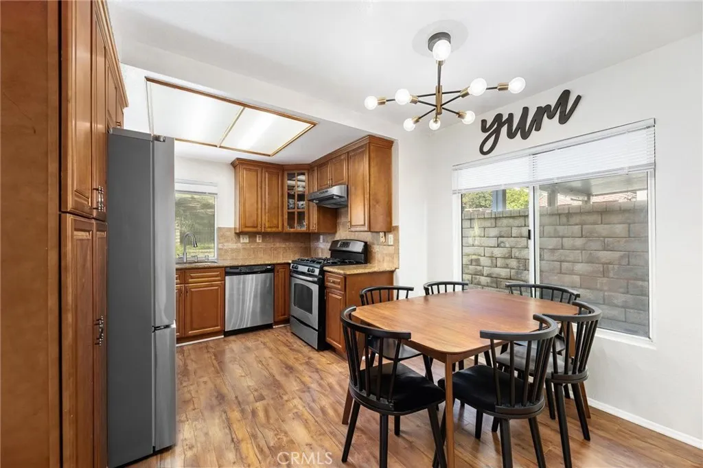 28205 Stonington Lane, Saugus, California 91350 home-pic-11