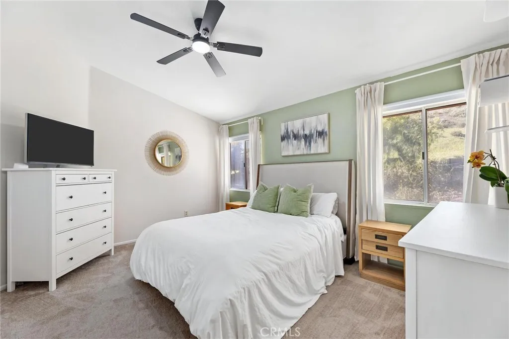 28205 Stonington Lane, Saugus, California 91350 home-pic-19