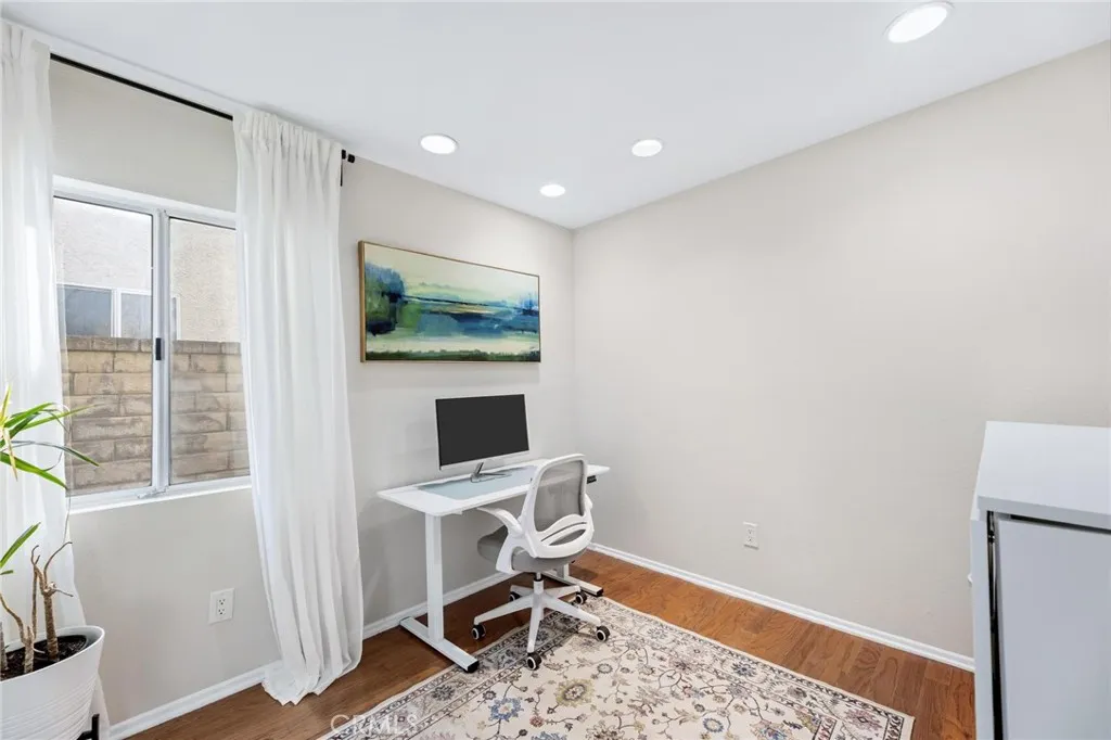 28205 Stonington Lane, Saugus, California 91350 home-pic-34