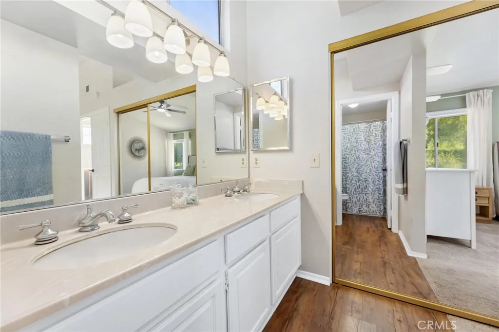 28205 Stonington Lane, Saugus, California 91350 home-pic-24