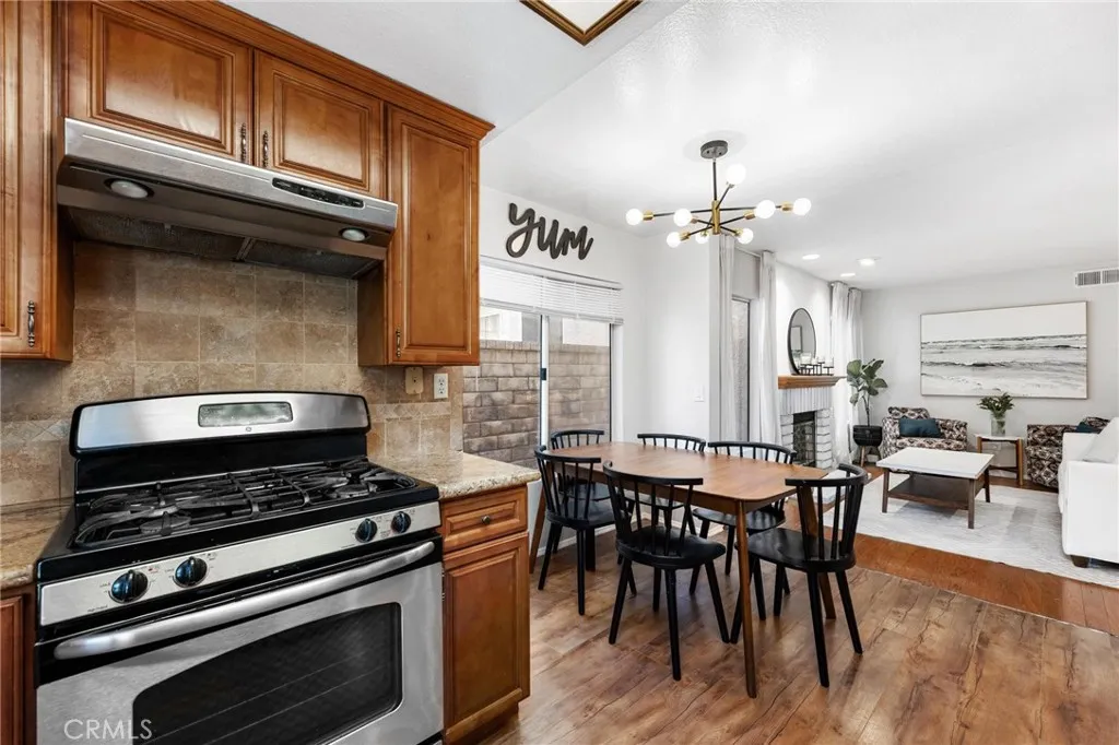 28205 Stonington Lane, Saugus, California 91350 home-pic-13