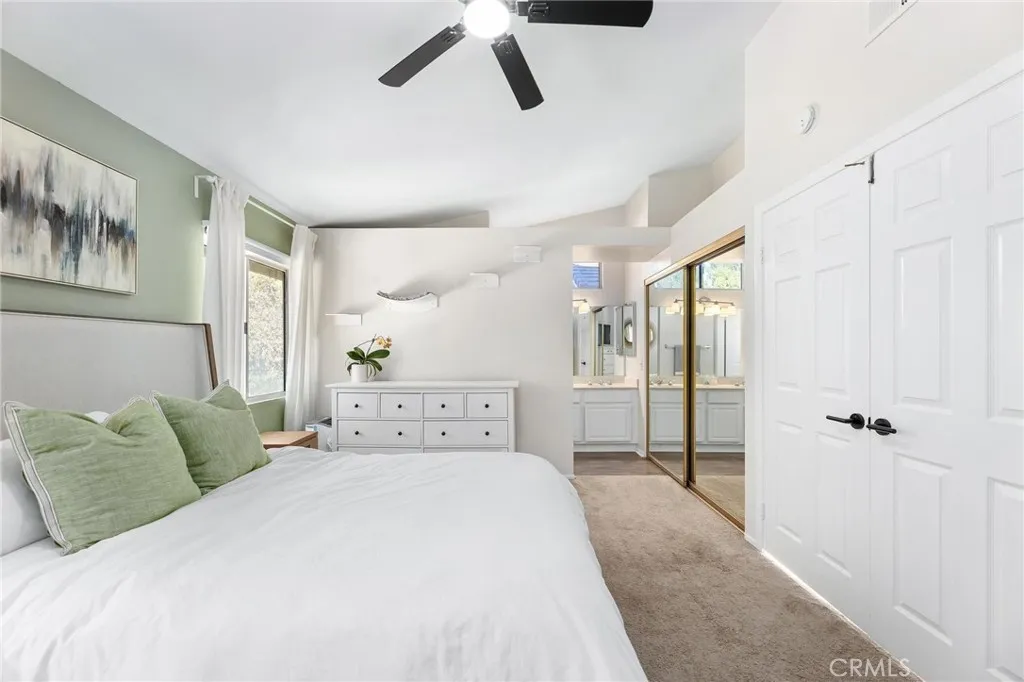 28205 Stonington Lane, Saugus, California 91350 home-pic-20