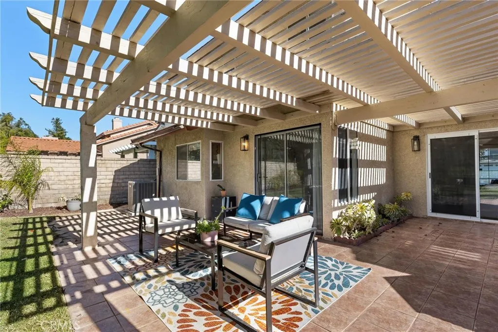 28205 Stonington Lane, Saugus, California 91350 home-pic-50