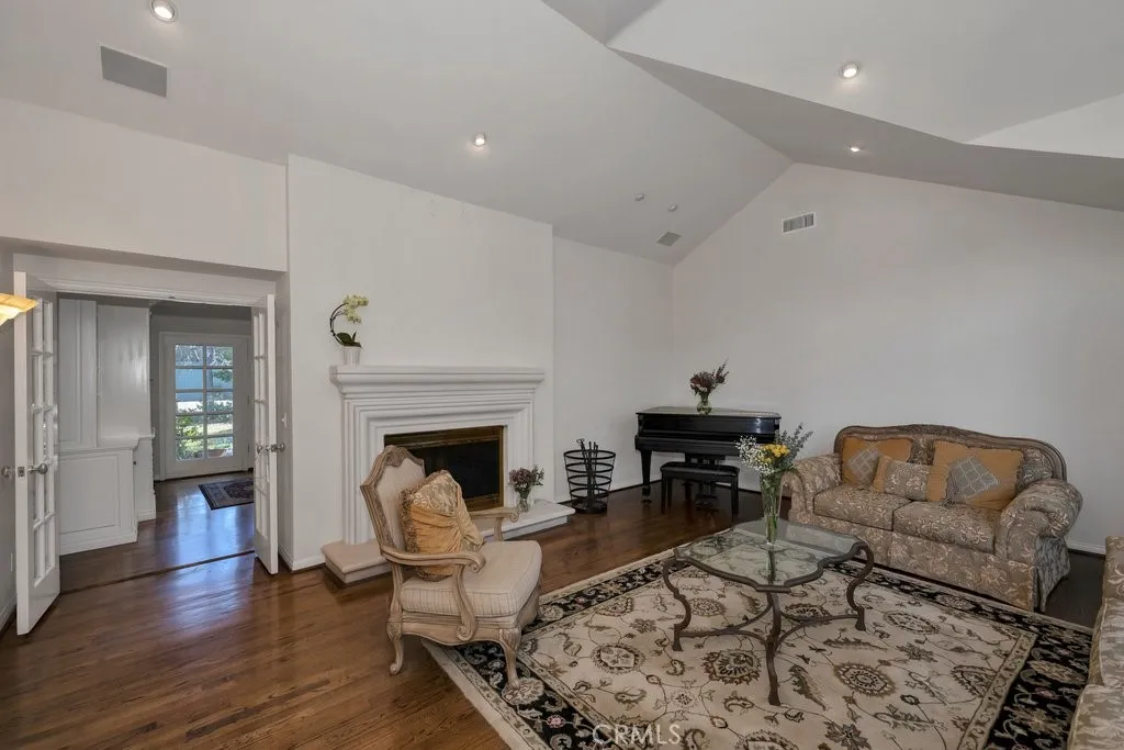 5504 Donna Avenue, Tarzana, California 91356 home-pic-9