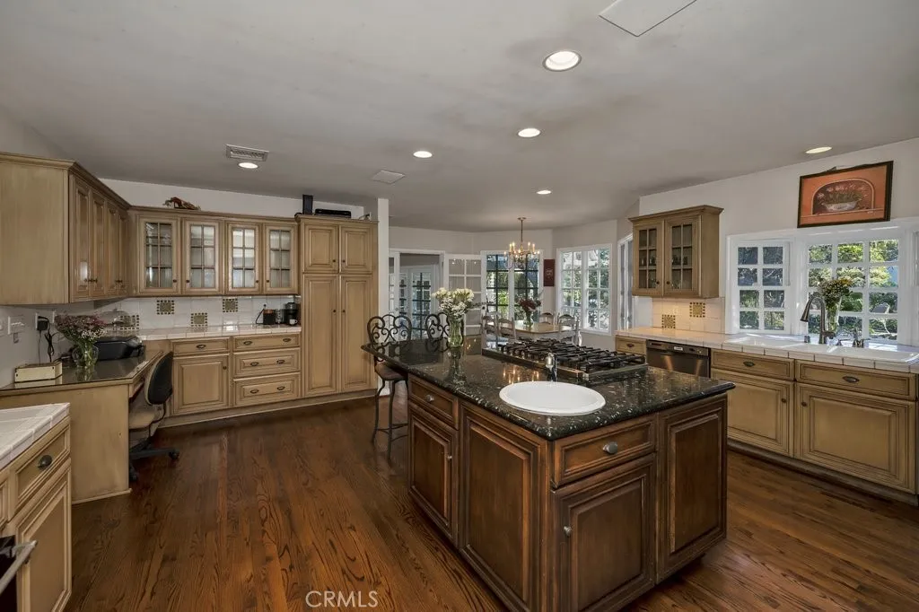 5504 Donna Avenue, Tarzana, California 91356 home-pic-11