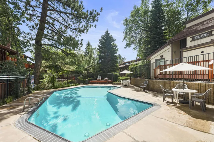 861 Thrush Dr #13