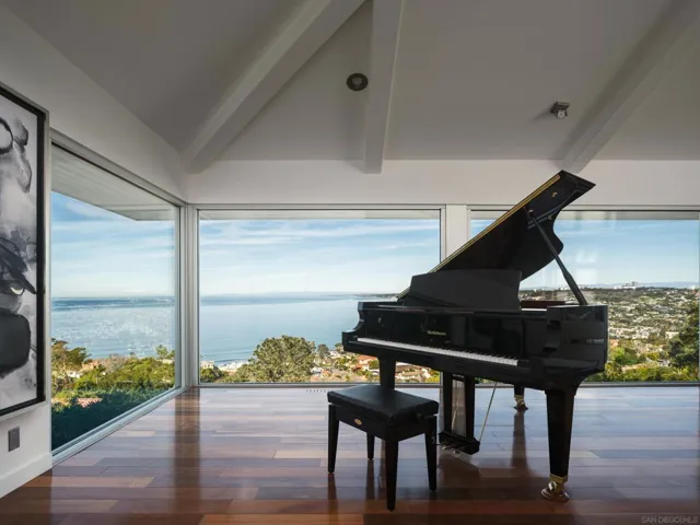 1642 Valdes Dr., La Jolla, California 92037