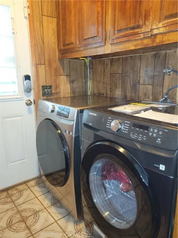 Utility room, washer & dryer say