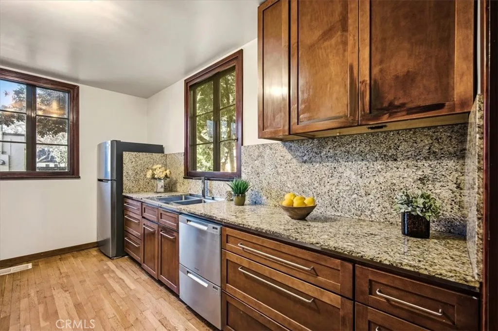 489 W 6th, Claremont, California 91711 home-pic-21
