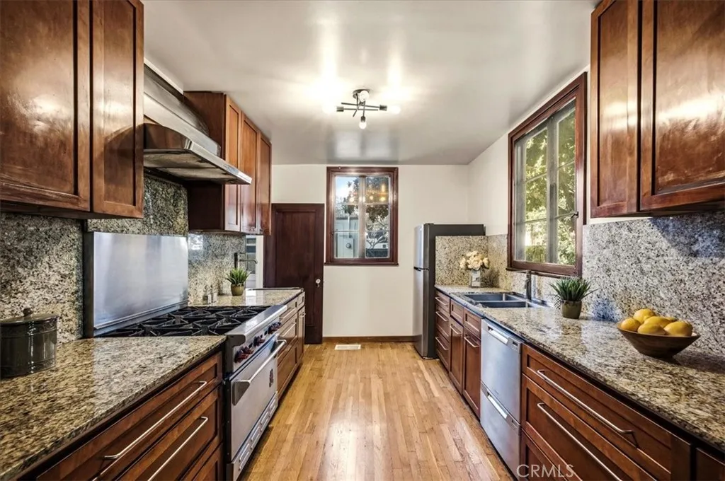 489 W 6th, Claremont, California 91711 home-pic-20