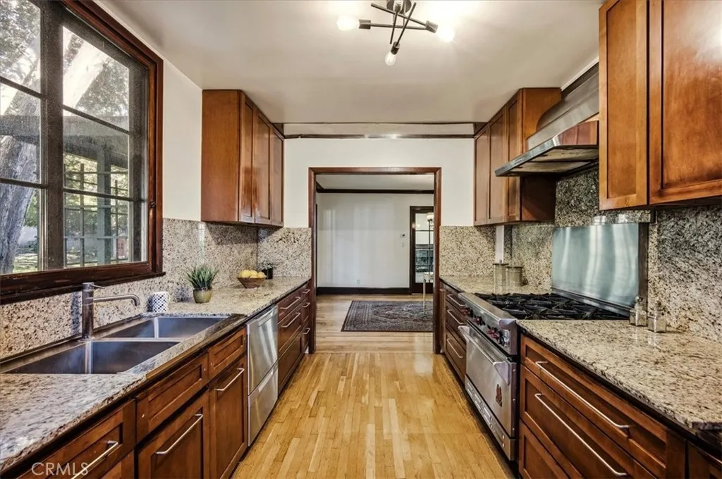 489 W 6th, Claremont, California 91711 home-pic-23