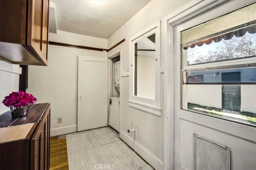 489 W 6th, Claremont, California 91711 home-pic-24