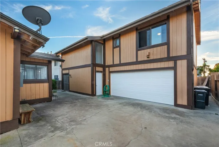 A long driveway leads to the garage, which is shared.
