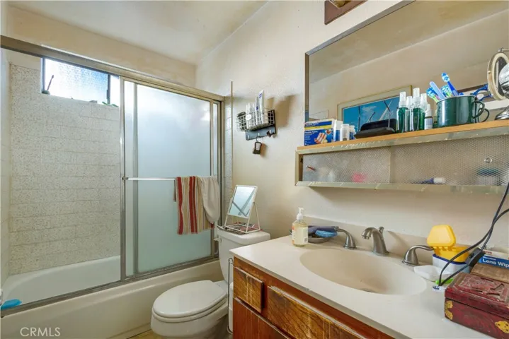 upper unit bath