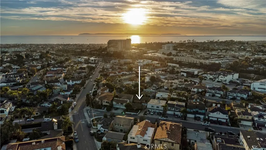 A wonderful location and easy bike ride to the beach, the shops and dining on 17th St