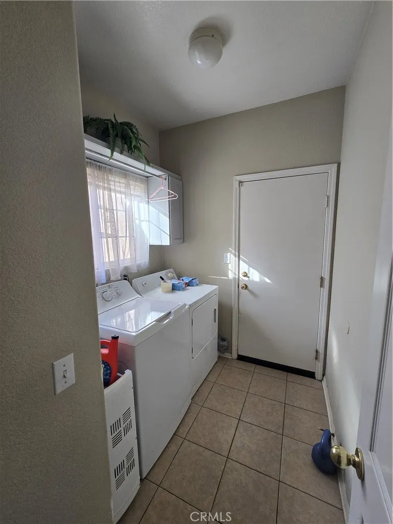 13049 Nelliebell Drive, Victorville, California 92392 home-pic-17