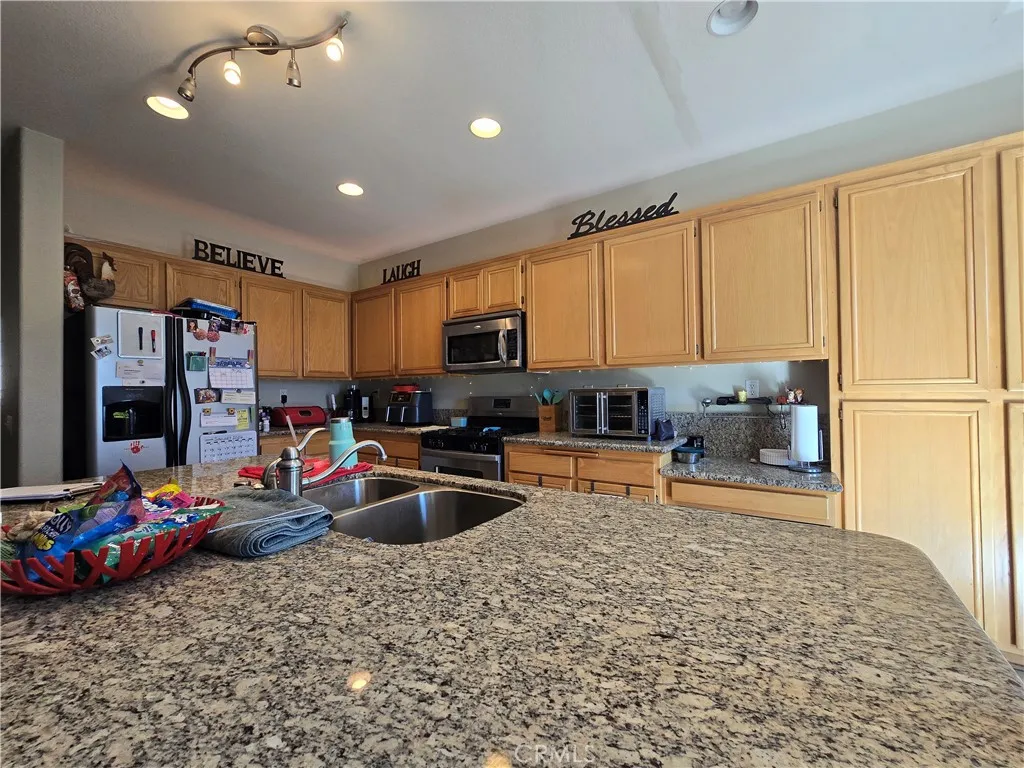 13049 Nelliebell Drive, Victorville, California 92392 home-pic-10