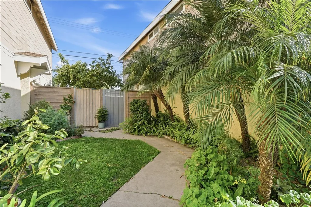 9826 California, South Gate, California 90280 home-pic-3