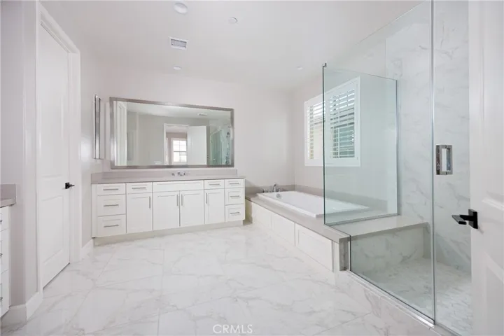 2017 Picasso, Santa Ana, California 92704