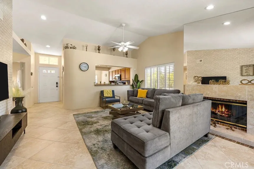 344 Vista Royale, Palm Desert, California 92211 home-pic-16