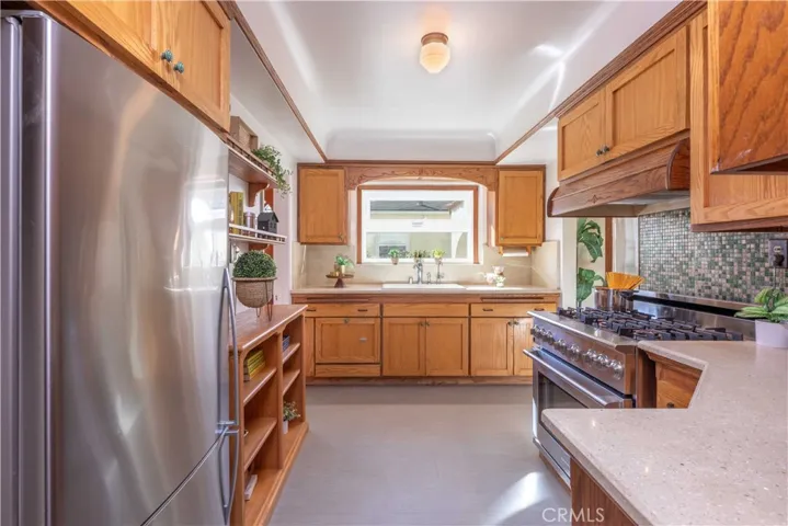 comes with appliances, drawer dishwasher built in