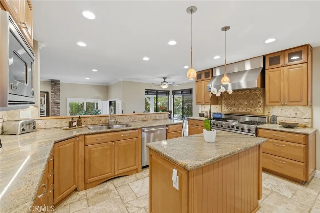 489 Oakhampton, Thousand Oaks, California 91361 home-pic-10