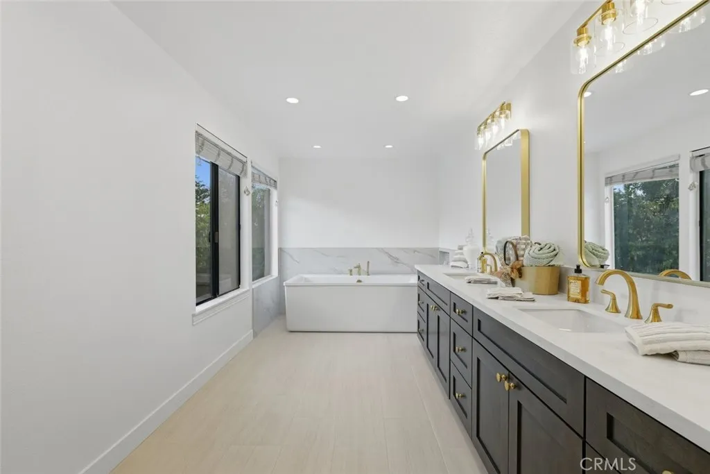 489 Oakhampton, Thousand Oaks, California 91361 home-pic-26