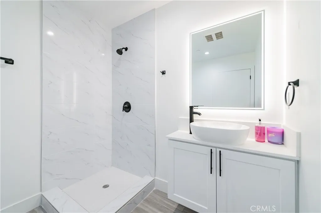 1444 W 37th Street, Los Angeles, California 90018 home-pic-10