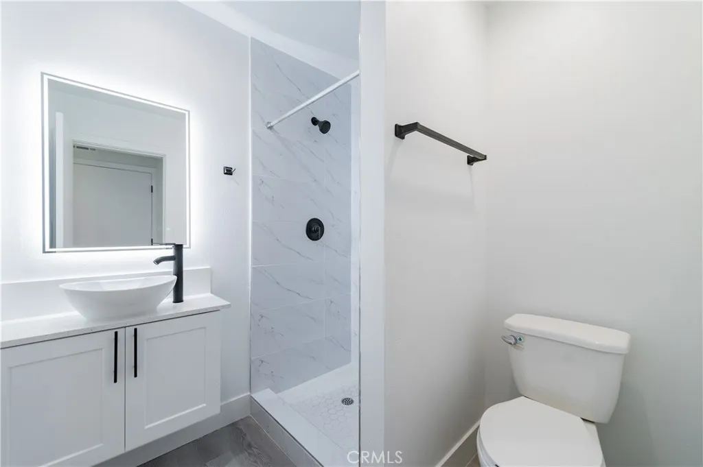 1444 W 37th Street, Los Angeles, California 90018 home-pic-11
