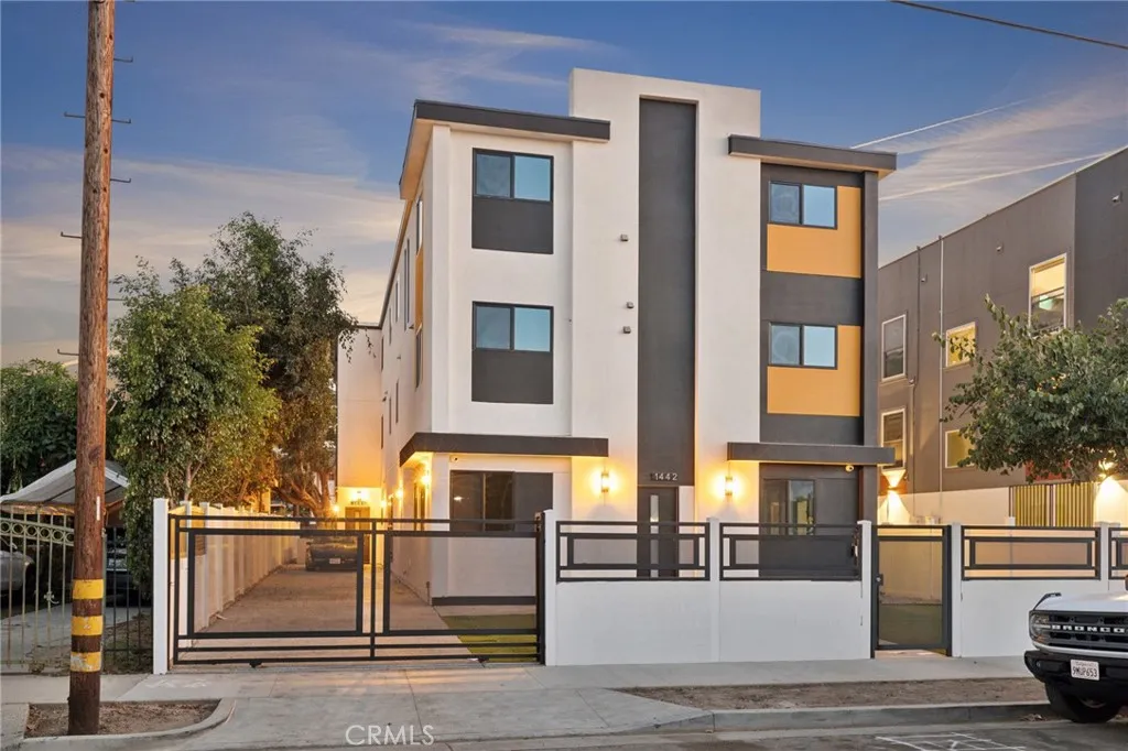 1444 W 37th Street, Los Angeles, California 90018 home-pic-12