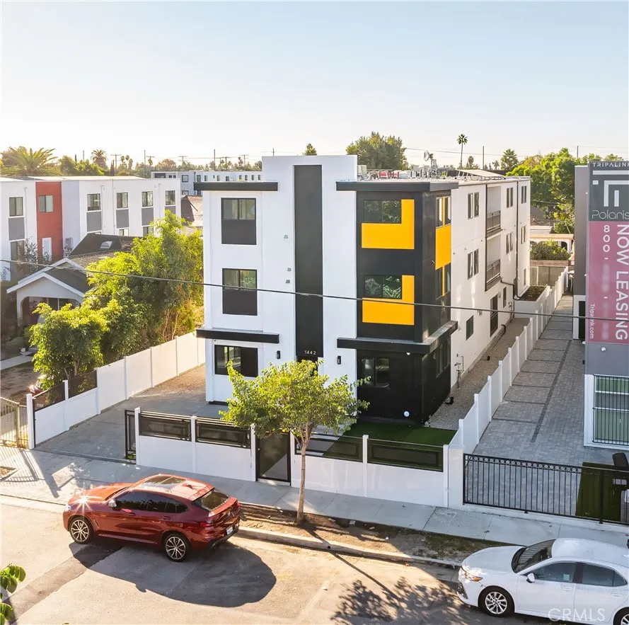 1444 W 37th Street, Los Angeles, California 90018 home-pic-1