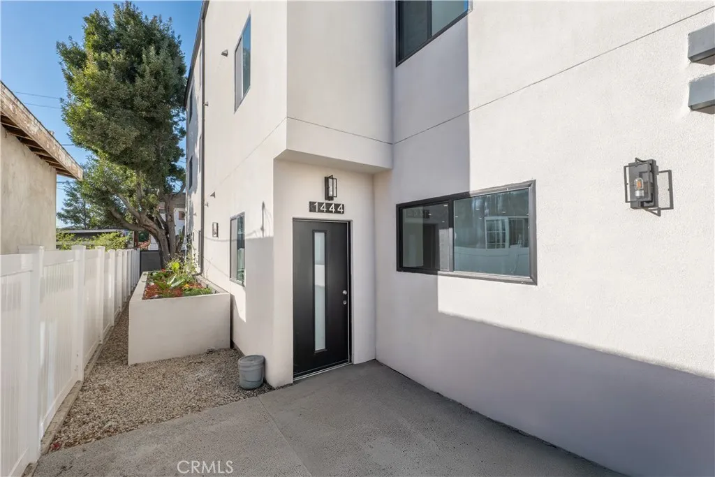 1444 W 37th Street, Los Angeles, California 90018 home-pic-3