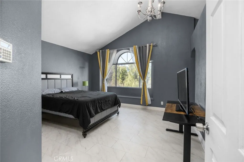 13190 Lone Stallion Lane, Corona, California 92883 home-pic-20