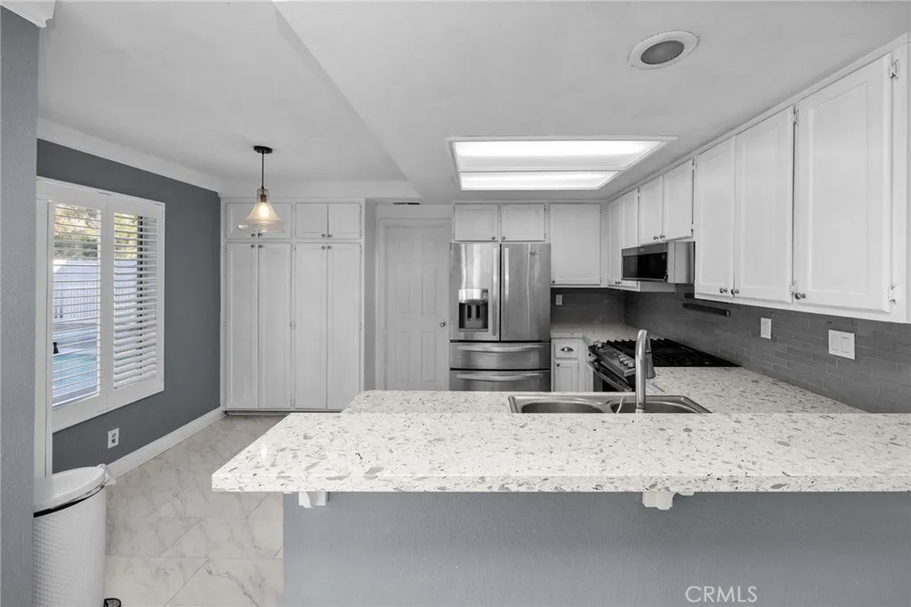 13190 Lone Stallion Lane, Corona, California 92883 home-pic-10