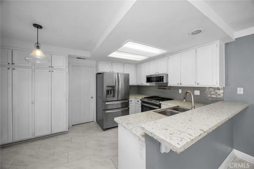 13190 Lone Stallion Lane, Corona, California 92883 home-pic-11
