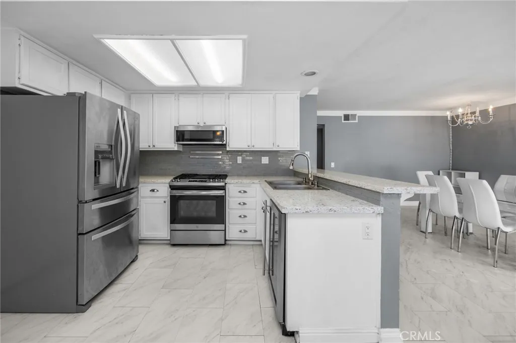 13190 Lone Stallion Lane, Corona, California 92883 home-pic-13