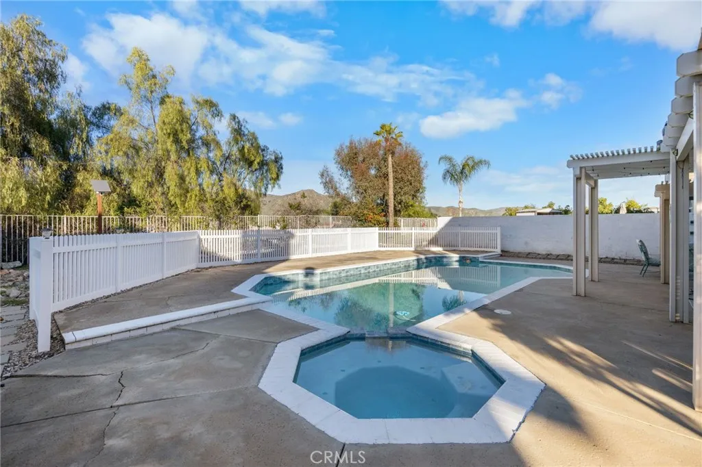 13190 Lone Stallion Lane, Corona, California 92883 home-pic-37