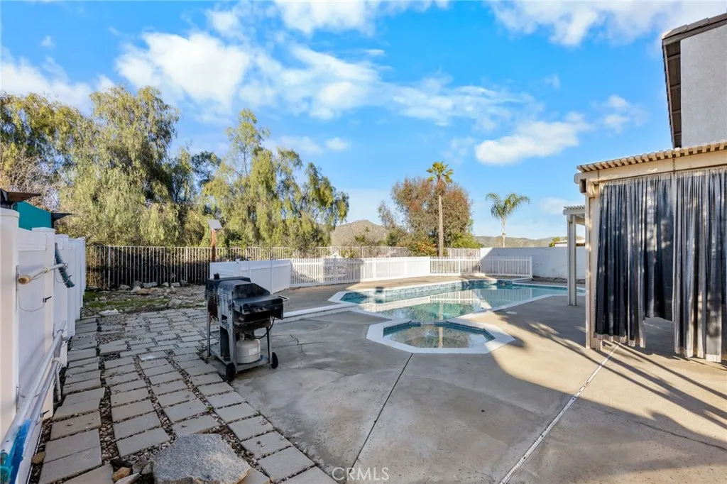 13190 Lone Stallion Lane, Corona, California 92883 home-pic-34
