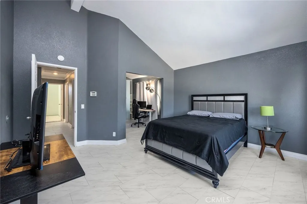 13190 Lone Stallion Lane, Corona, California 92883 home-pic-21