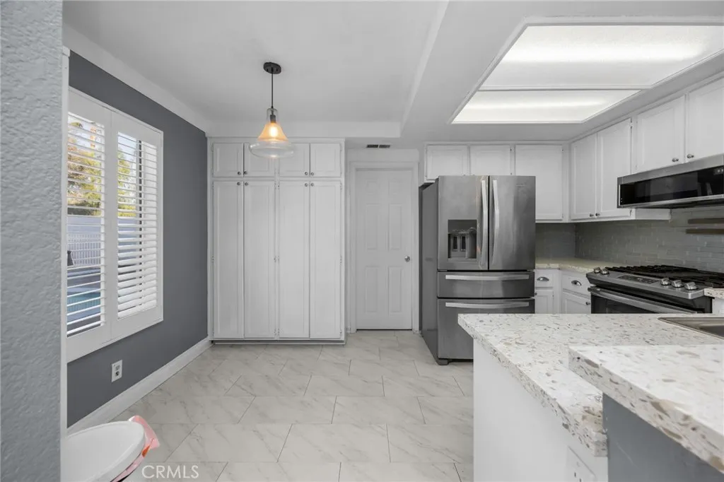 13190 Lone Stallion Lane, Corona, California 92883 home-pic-12