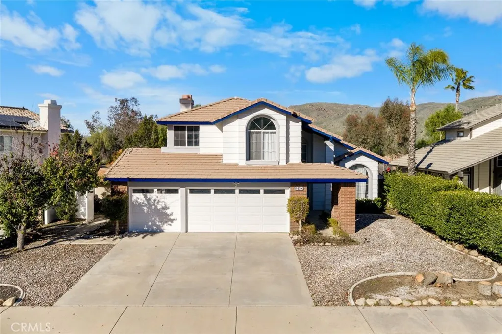 13190 Lone Stallion Lane, Corona, California 92883 home-pic-1