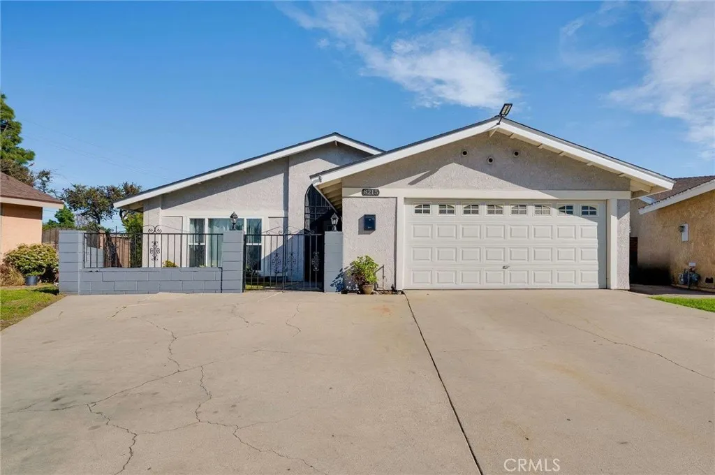 8215 Sandy, Paramount, California 90723 home-pic-1