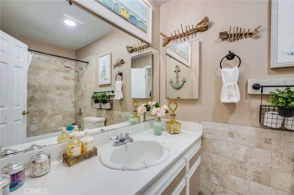 8215 Sandy, Paramount, California 90723 home-pic-21