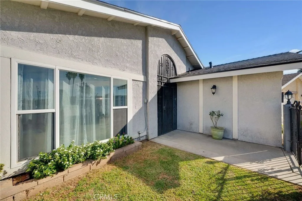 8215 Sandy, Paramount, California 90723 home-pic-2